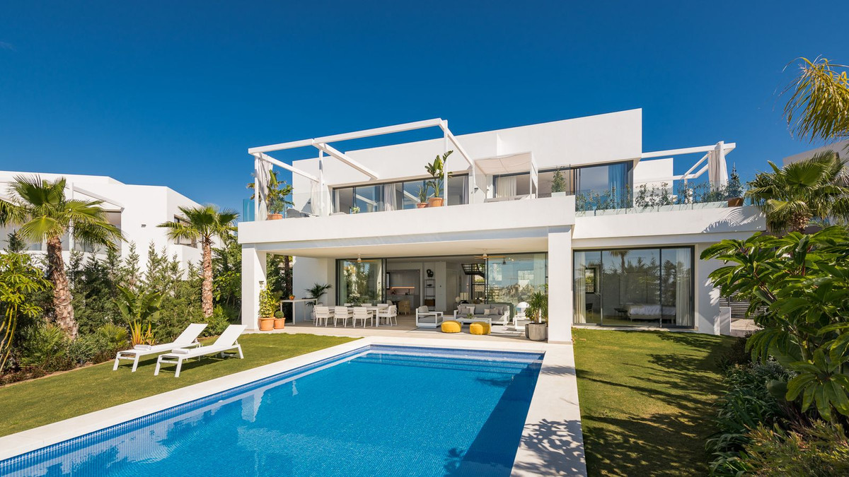 Detached Villa in Cabopino Marbella